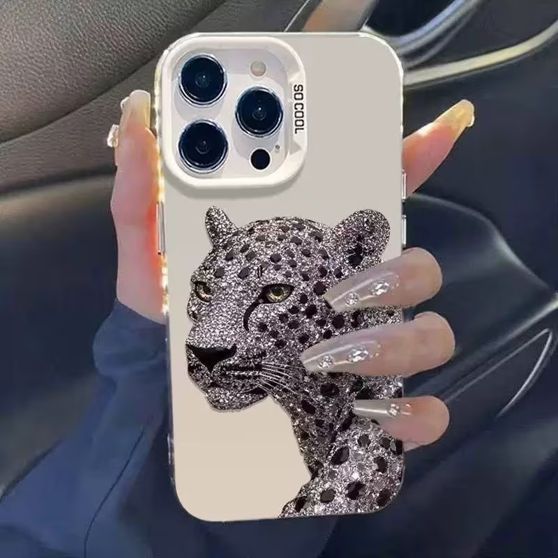 IMD Holographic Silver Phone C - огляд і ціна Apple Iphone 15 Pro Max