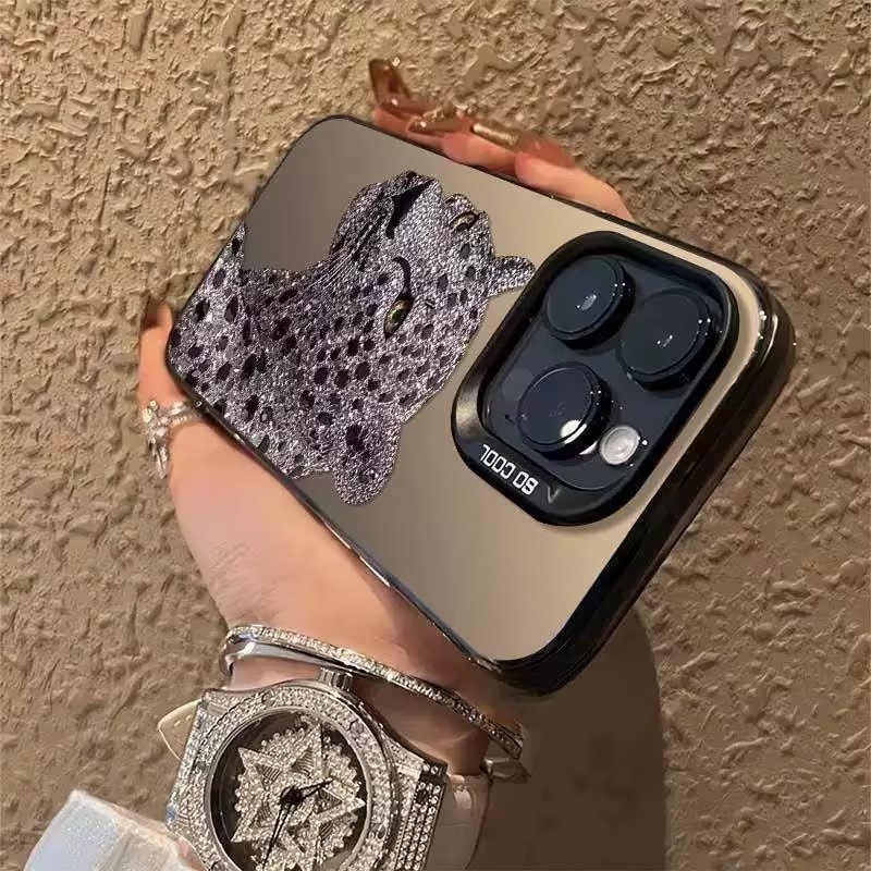 IMD Holographic Silver Phone C - огляд і ціна Apple Iphone 15 Pro Max